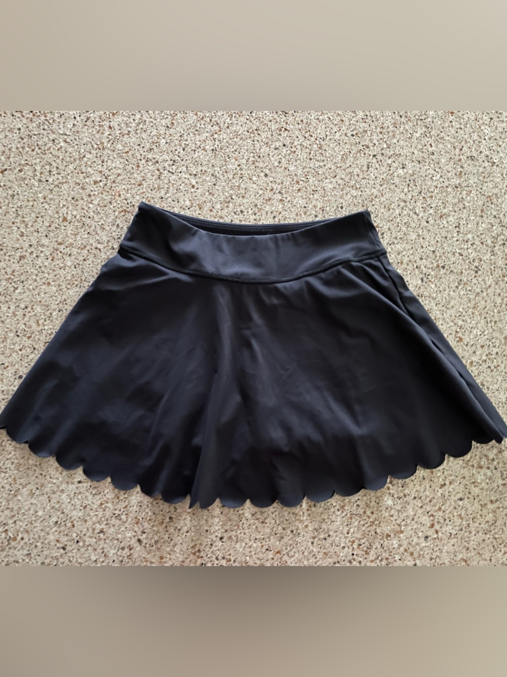 ATTRACO Black Scalloped Circle Skort Waist: 26" / Length: 13.5"